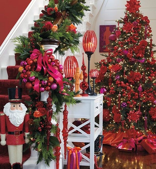 decorating-christmas-tree-red-and-gold