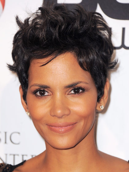 halle-berry-curly-haircut