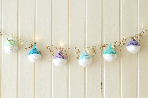 600px-wink-crochet-christmas-ornaments-finished