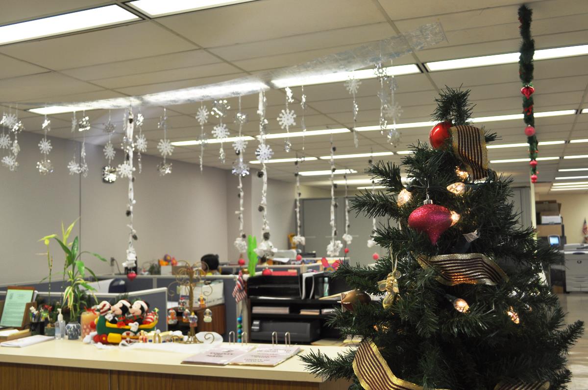 Cool-Christmas-Decorations-for-Office