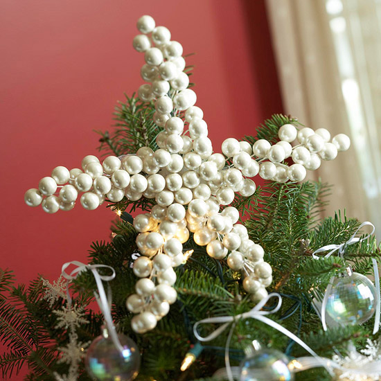 DIY-Easy-Christmas-tree-topper-ideas-a-star-of-pearls