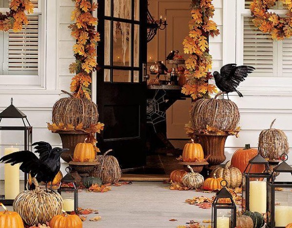 Halloween-Decorating-Ideas-for-Entrance-of-House
