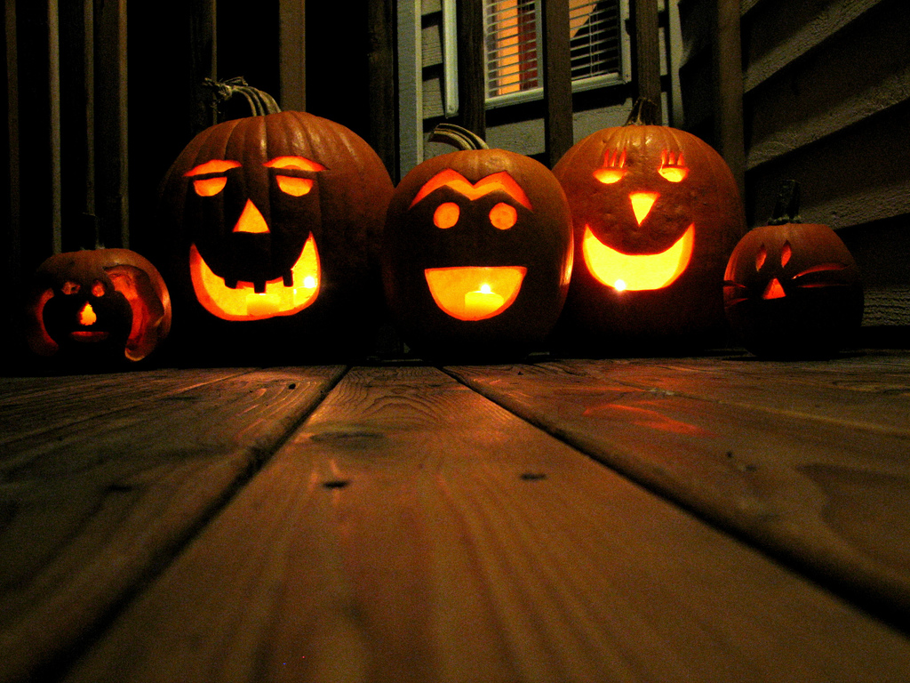 Happy-Halloween-Pumpkin-Carving-1