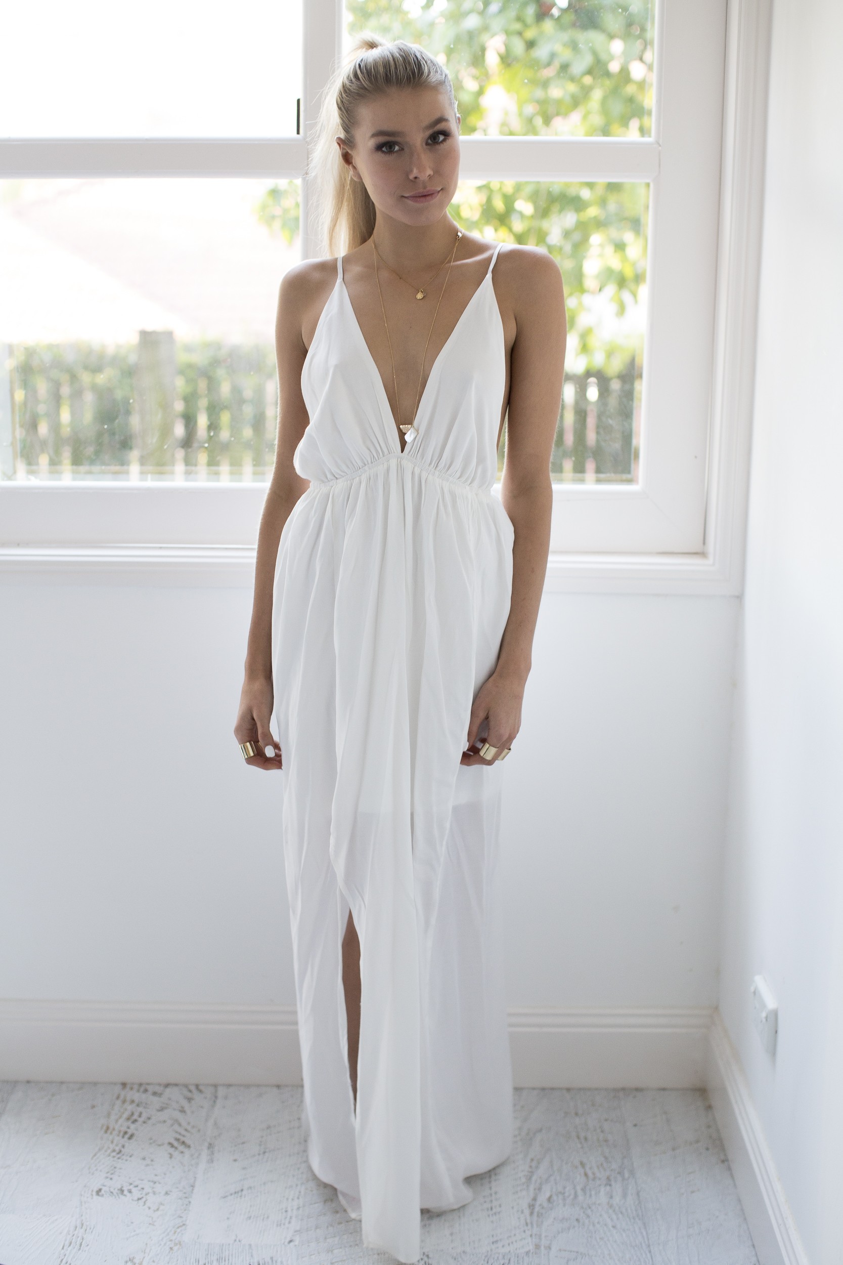 PRETTY WHITE MAXI DRESSES FOR THE SUMMER....... - Godfather Style