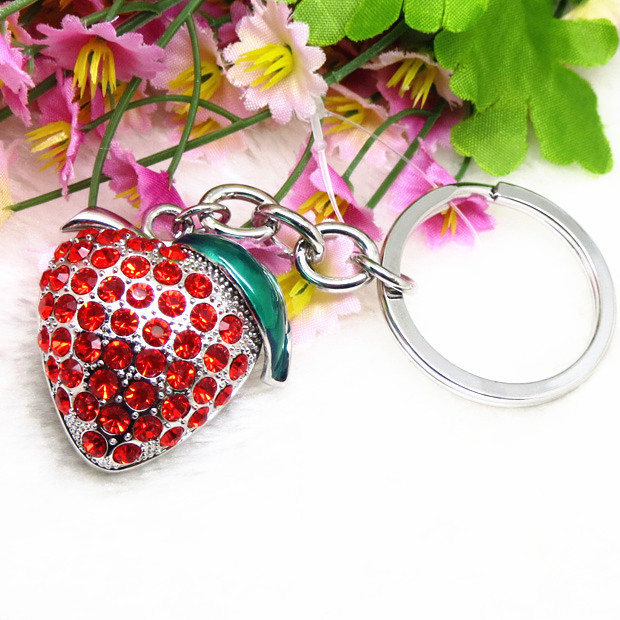 Sweet-Red-Imitation-Gem-Strawberry-Shape-Fashion-Infinity-Keychain-Metal-Fruit-Accessories-Key-chain-For-Couples.