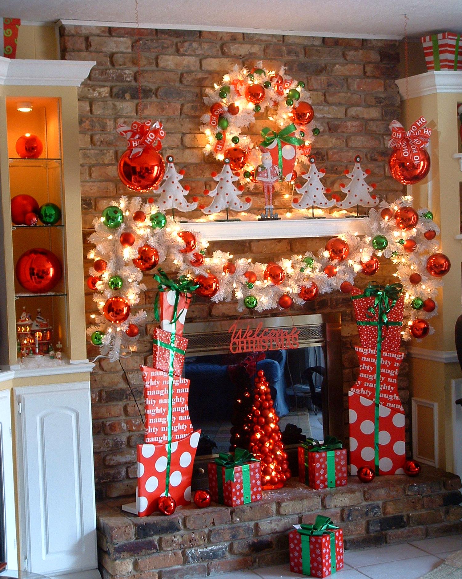 adorable-fireplace-christmas-decorations-presenting-colorful-garland-with-small-christmas-tree-and-cute-wreath-mounted-brick-wall-ideas-fireplace-christmas-decorations-ideas-home-decor-accessori.