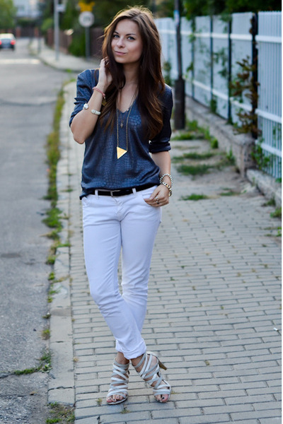blue-secondhand-blouse-white-pull-bear-pants-off-white-zara-heels
