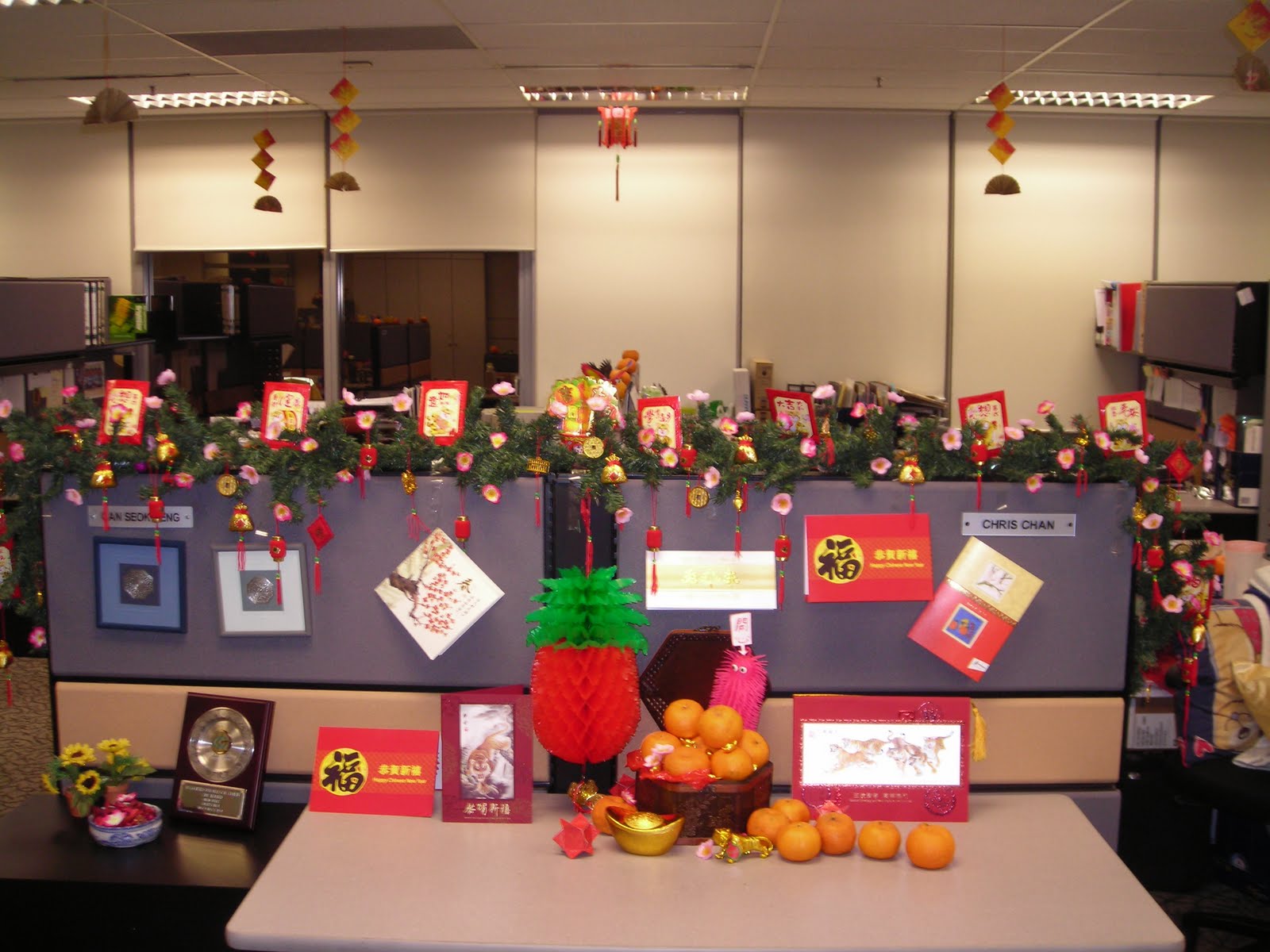 chinese-office-room-decorated-with-red-felicitation-and-lantern-miniature-combine-with-pineapple-decoration-plus-oranges.