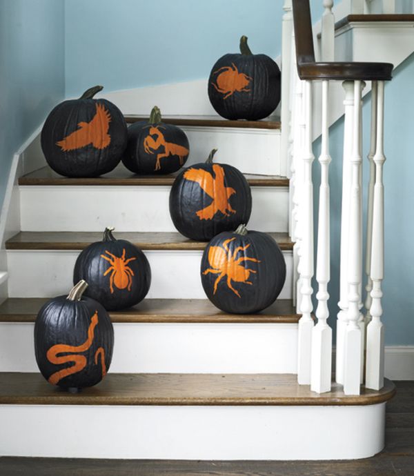 halloween-indoor-decoration-painted-pumpkin-spiders-patterns-eagle-motif-home-stairs