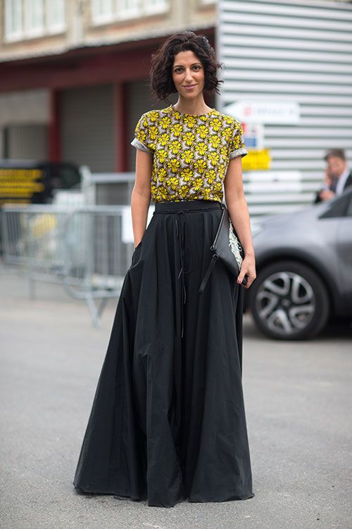yellow-floral-crew-neck-t-shirt-black-pleated-maxi-skirt-black-and-white-leather-clutch-original-