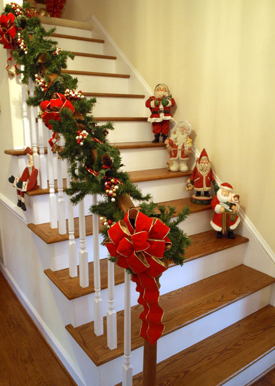 CHRISTMAS STAIRS DECORATION