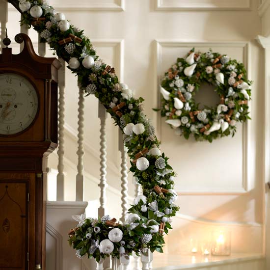 Christmas-Stairs-Decoration-Ideas-10