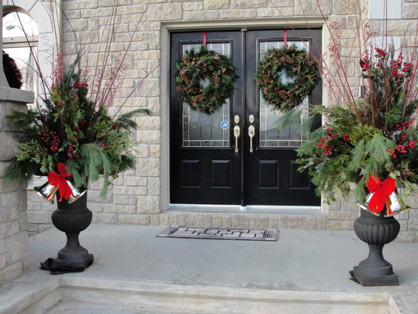 Outdoor-Christmas-Decorating-Front-Porch-Ideas-Christmas-Porch-Decorating-Ideas-42
