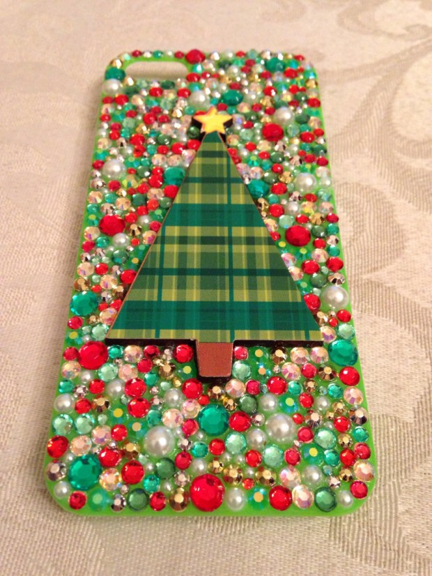 -Stylish-Christmas-iPhone-Cases-for-the-Festive-Season-10