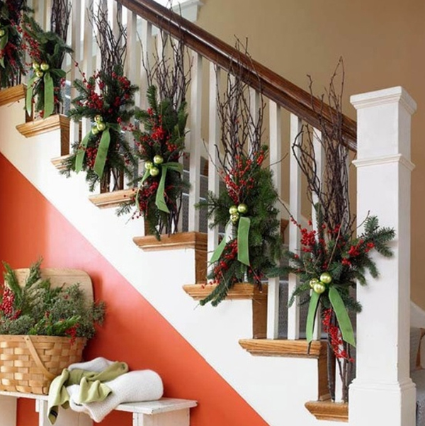 beautiful-christmas-stair-garland-ideas