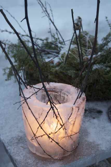 creative-ice-christmas-decorations-for-outdoors-10.