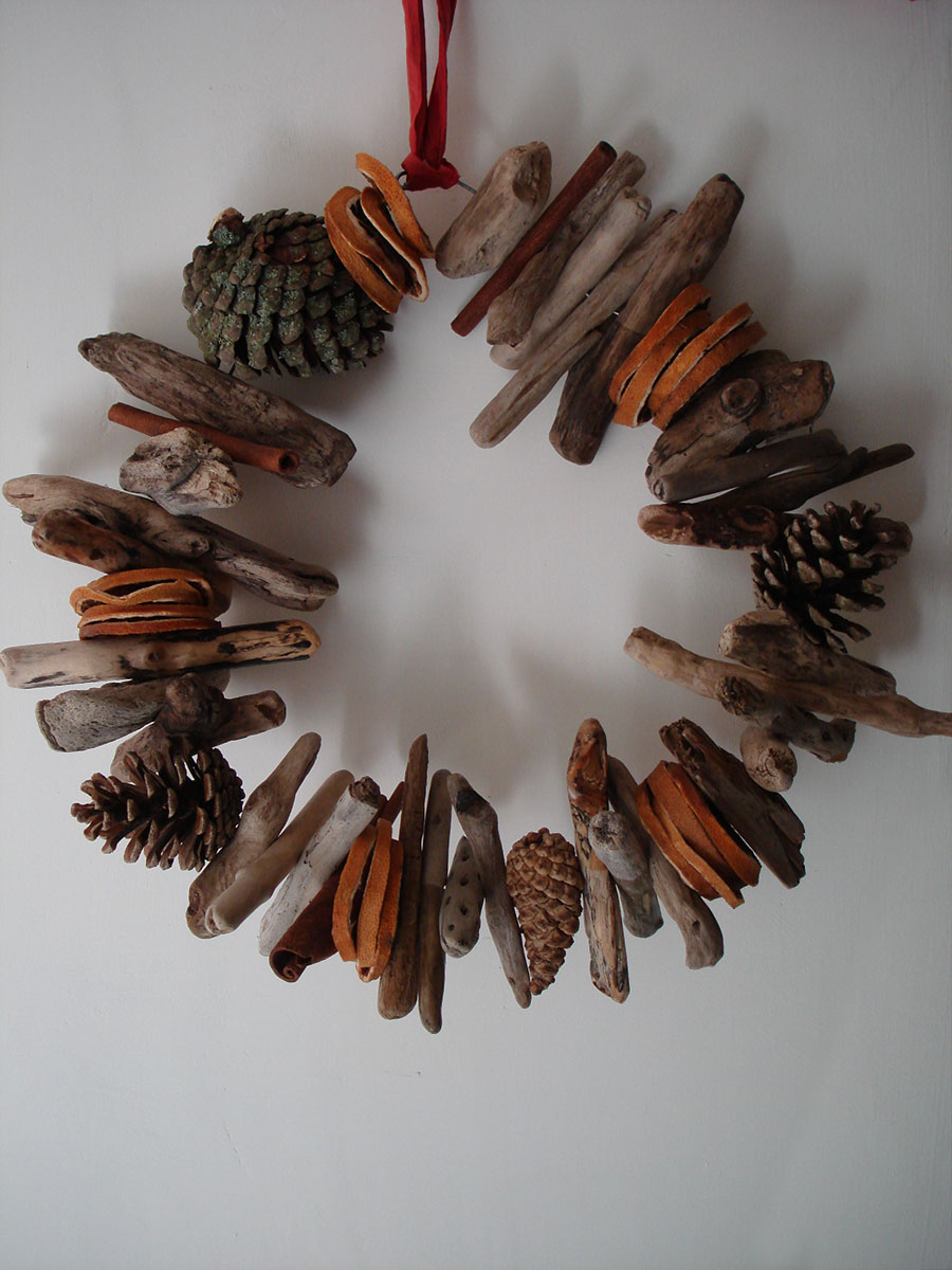 driftwood-pinecone-christmas-wreath