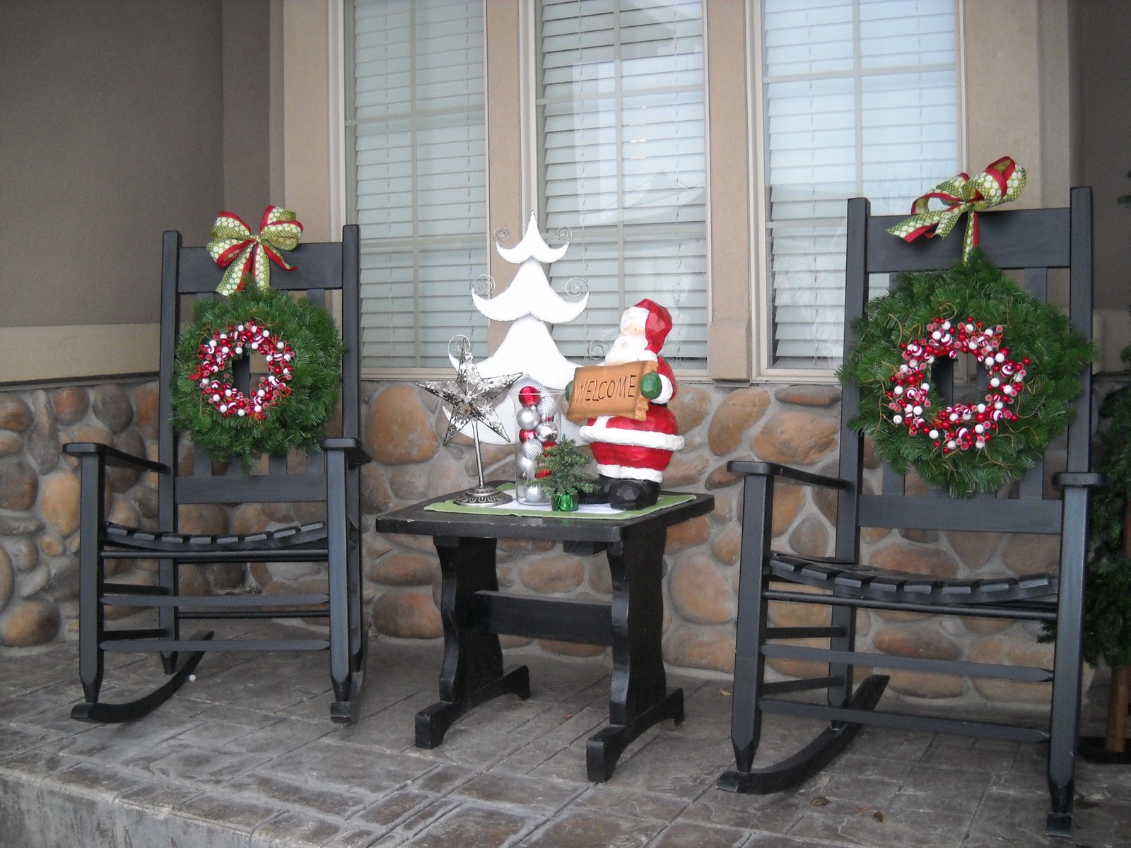 exterior-captivating-christmas-decoration-in-front-porch-with-christmas-wreath-on-black-chairs-and-white-tree-on-the-black-coffee-table-wonderful-front-porch-christmas-decorating-ideas.