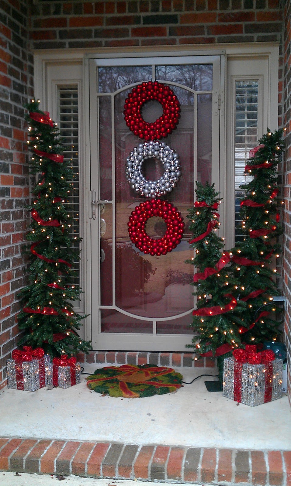 exterior-wonderful-red-and-white-wreath-on-the-glass-front-door-and-three-chriOutdoor-Christmas-Decorating-Front-Porch-Ideas-stmas-tree-on-the-porch-lovely-front-porch-christmas-decorations