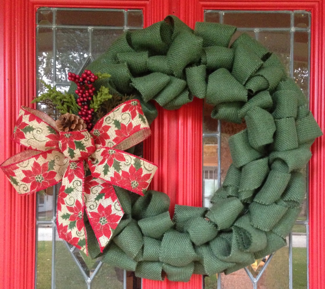 interior-design-ideas-stunning-green-handmade-christmas-wreath-with-awesome-red-ribbon-on-the-red-door-beautiful-ideas-for-decorating-christmas-wreaths-
