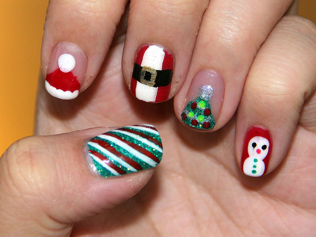 33 ATTRACTIVE CHRISTMAS NAIL ART TO GIVE A COZY LOOK TO THE FESTIVE ...