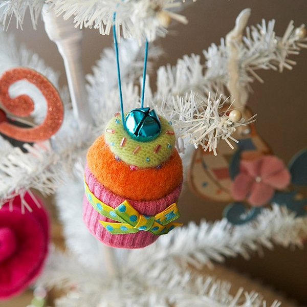 original-handmade-felt-Christmas-tree-ornaments-cupcake