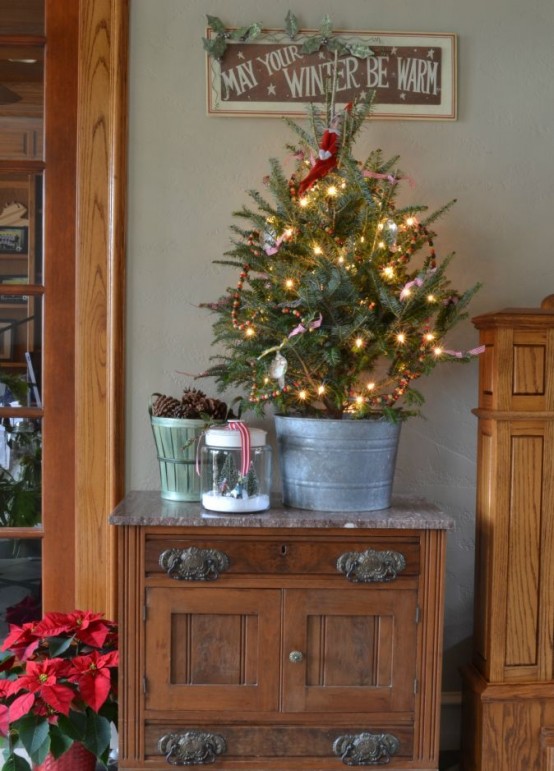 space-saving-christmas-trees-for-small-spaces-