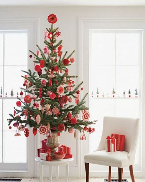 space-saving-christmas-trees-for-small-spaces-23