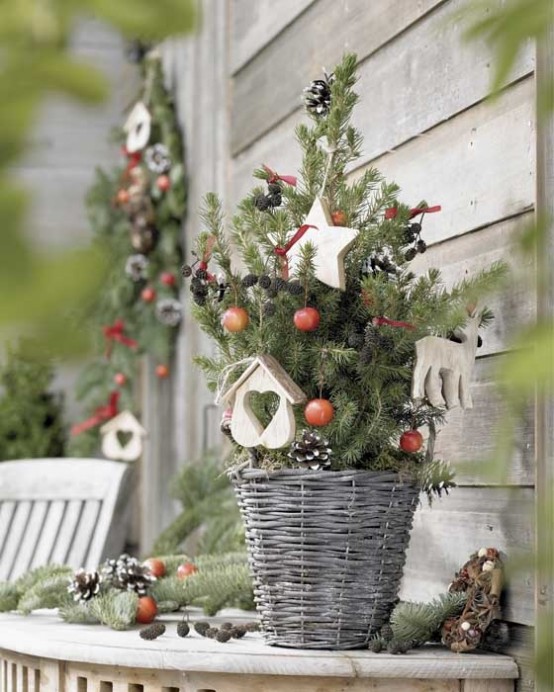 space-saving-christmas-trees-for-small-spaces-39