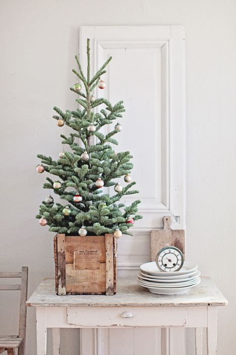 space-saving-christmas-trees-for-small-spaces-4