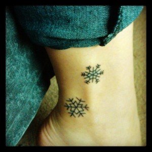 20 FUN TO MAKE TEMPORARY CHRISTMAS TATOOS TO FEEL THE FESTIVE SEASON