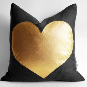 27 ADORABLE PILLOW IDEAS TO ADD THAT X-FACTOR TO YOUR ROMANCE …….