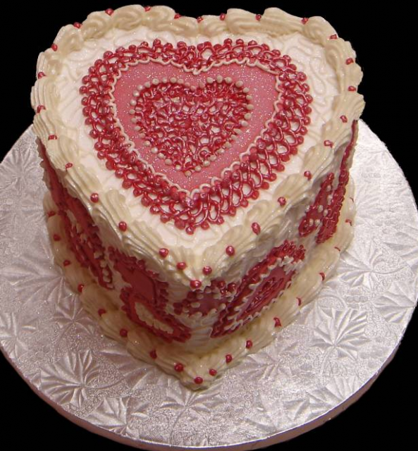 Valentine cake with pretty cake decor patterns in red