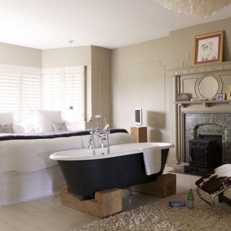 bath-on-oak-blocks-in-bedroom