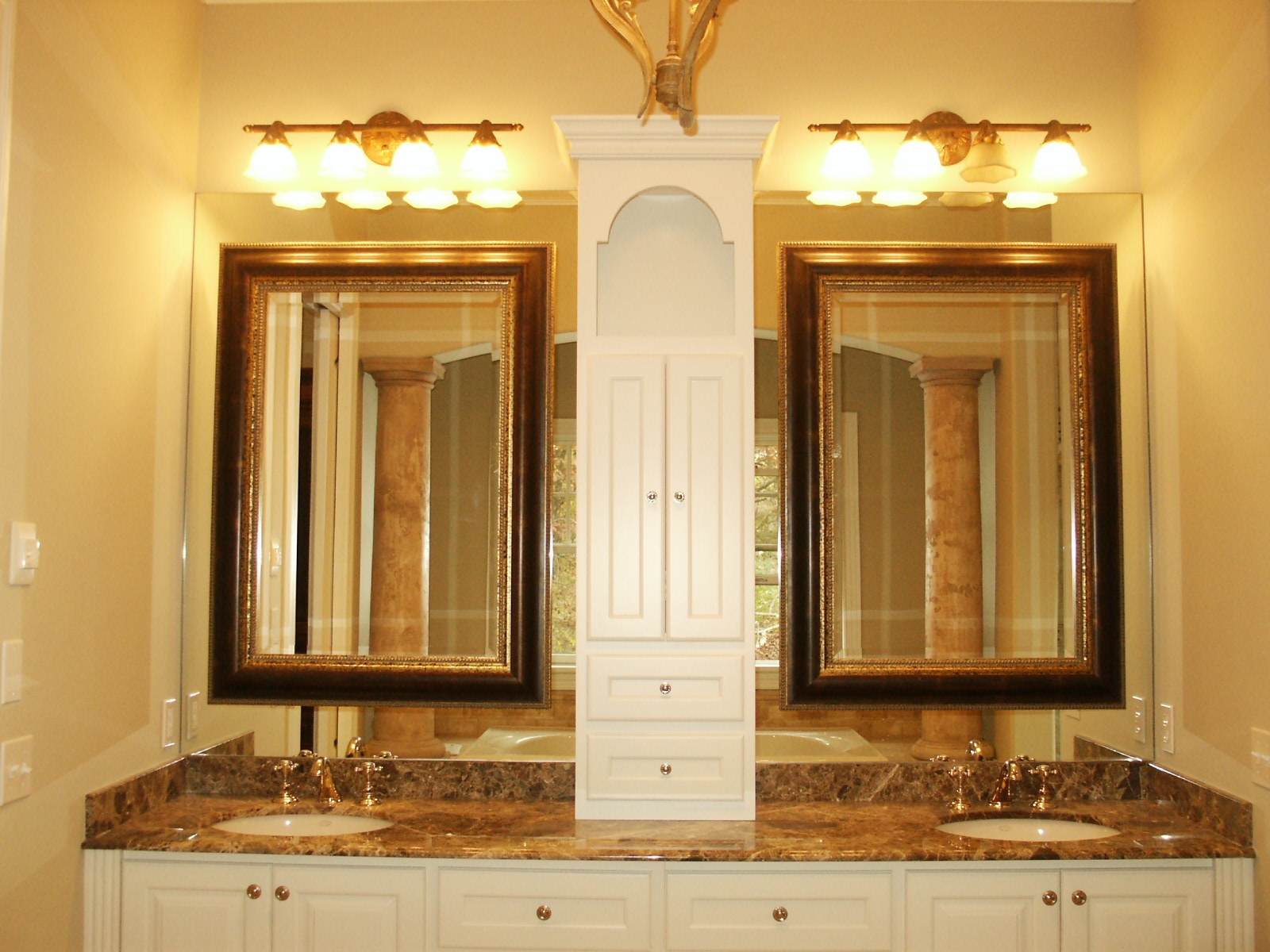 Bathroom Wall Mirrors Framed: Reflection Of Style And Elegance