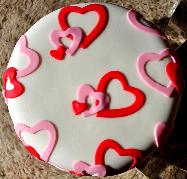 easy heart valentine cake.