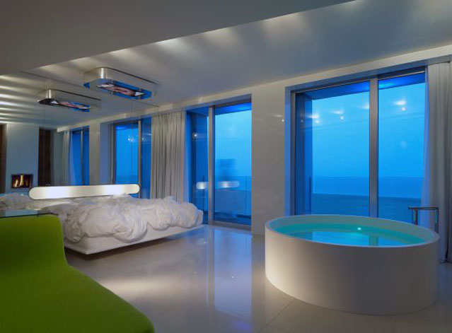 modern-bedroom-interior-designs-bathtub-1