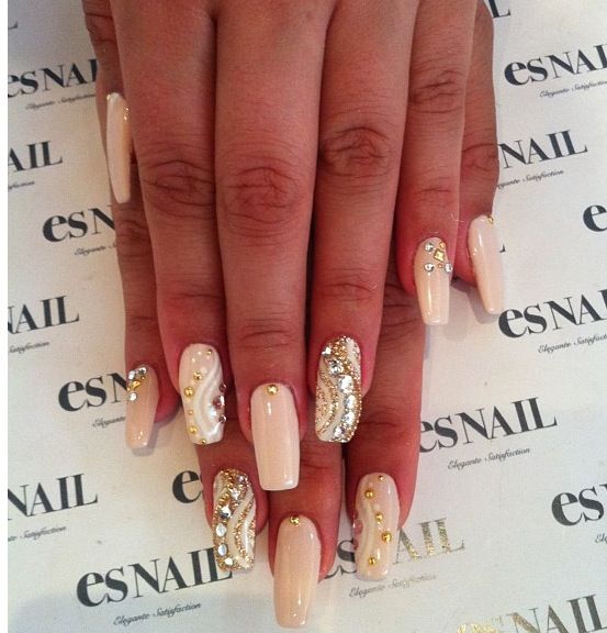 10-Most-Attractive-Nude-Nail-Art-Ideas-31.