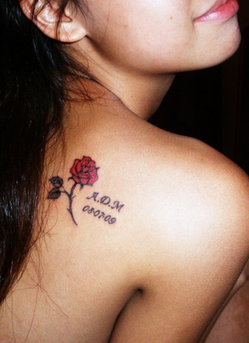 Back-Shoulder-Small-Rose-Tattoos-for-Women.