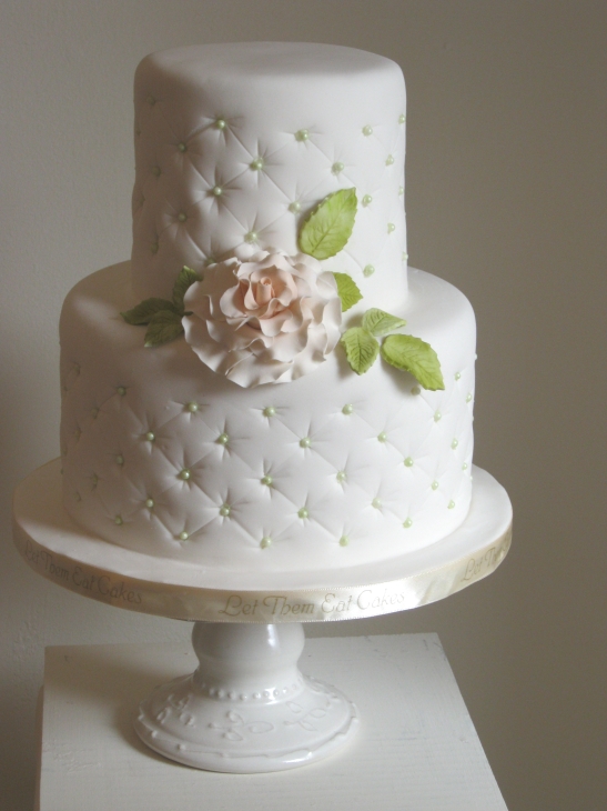 Cute-Small-Wedding-Cake.