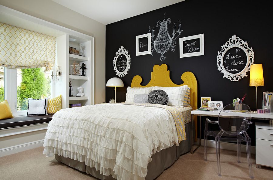 Empty-picture-frames-and-chalkboard-paint-create-a-vibrat-accent-wall-in-the-bedroom.