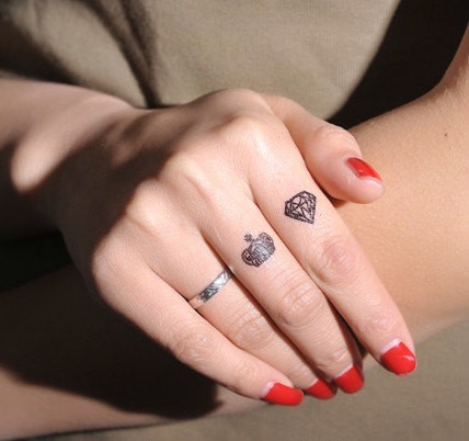 Finger-tattoos-Temporary