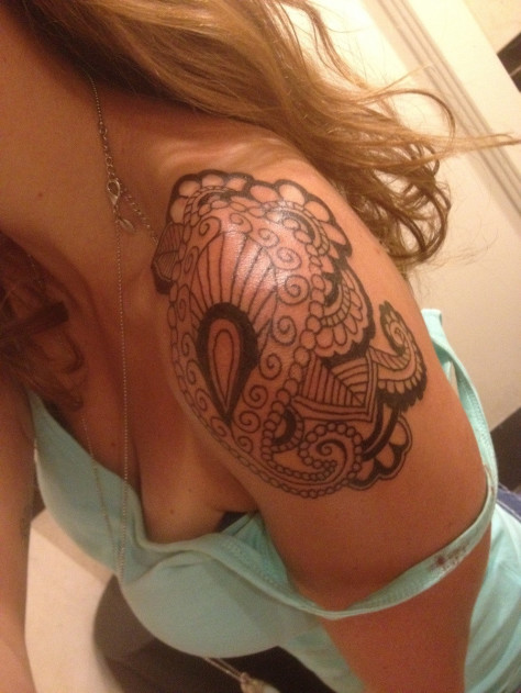 First-sitting-of-a-paisley-shoulder-design.