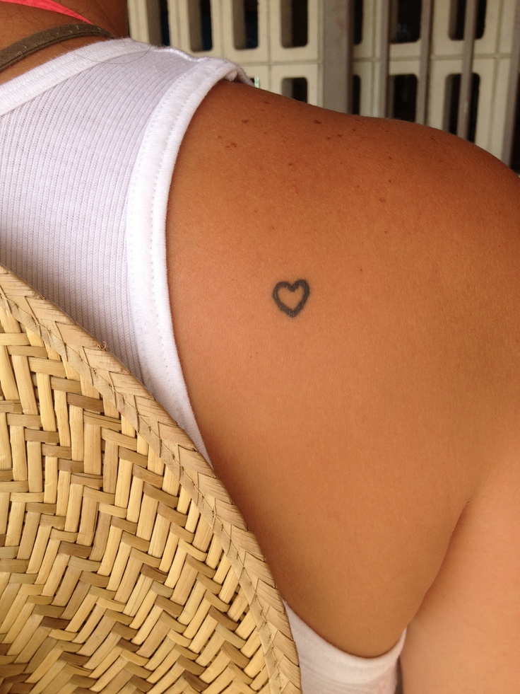 Heart-tattoo-on-right-shoulder-blade.