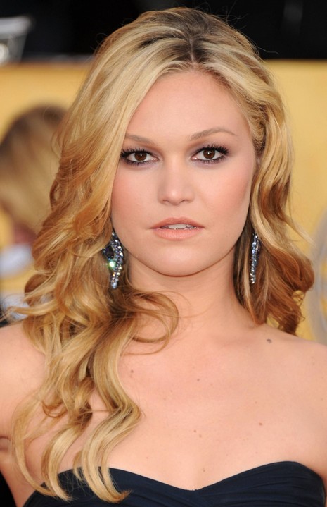 Long-Blonde-Wavy-Hairstyles-for-Prom.