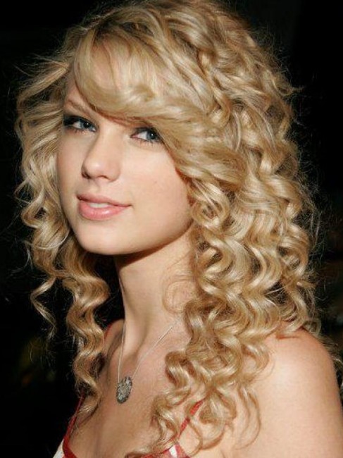 Long-Curly-Prom-Hairstyles-for-Girls.