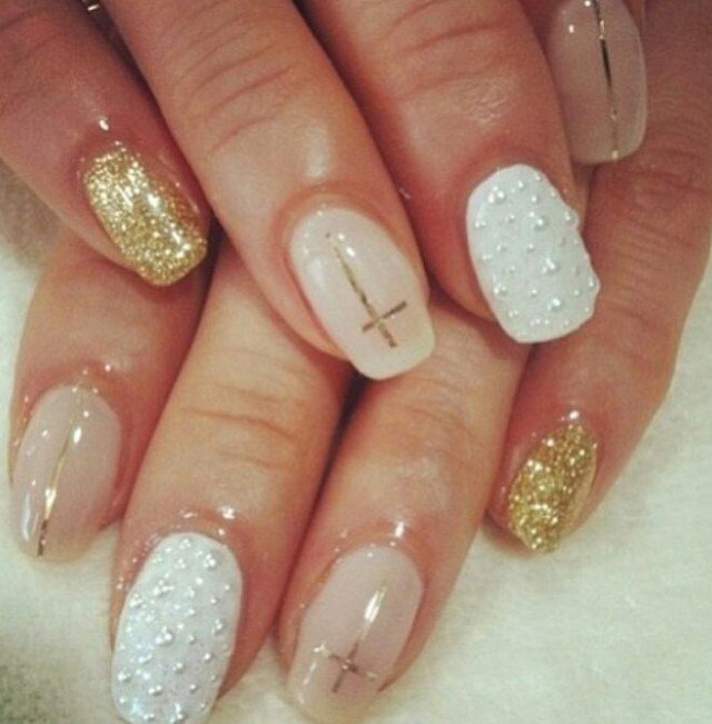 Nude-and-Gold-Nails-for-Classy-Nail-Designs.
