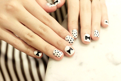 black-and-white-polka-bow-nail-art.