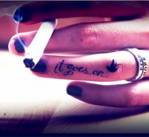 34 TINY FINGER TATTOO INSPIRATIONS FOR TATTOO STARTERS……