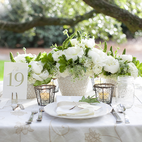 fresh-green-and-white-centerpiece-1